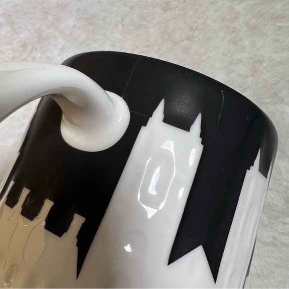 Starbucks Black/White Embossed London Relief Mug City Collection 16 oz - Picture 4 of 8